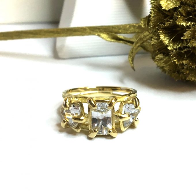 white-sapphire-fairtrade-gold-engagement-ring